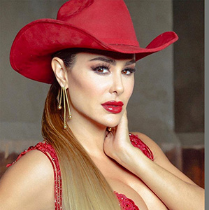 Ninel Conde con banda contratacion