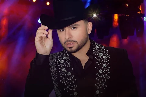 Larry Hernández