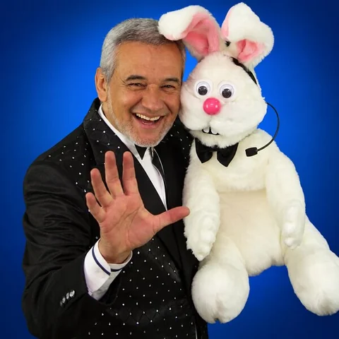 Contrataci&oacute;n de El Mago Frank y su conejo Blas